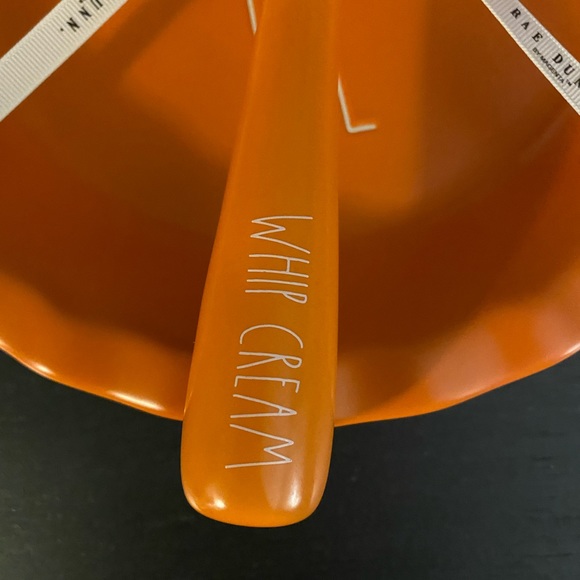 Rae Dunn Pumpkin Pie 10” Plate with Server New - Picture 5 of 7